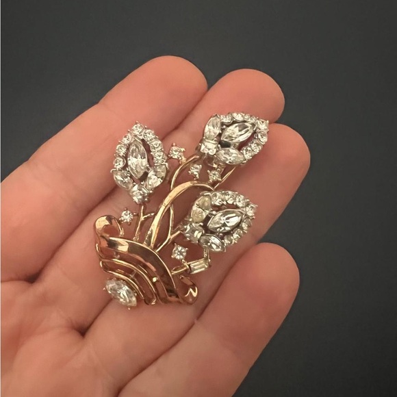 Crown Trifari Jewelry - CROWN TRIFARI Vtg ALFRED PHILIPPE Clear Rhinestone Flower Basket Brooch